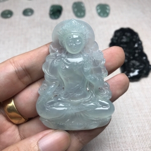 糯冰种淡晴水翡翠度母吊坠