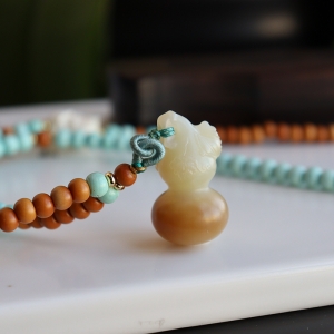 和田糖玉葫芦项链