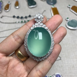 18K高冰种晴水翡翠吊坠