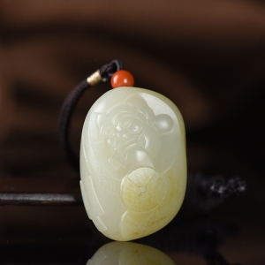 籽料和田玉财神吊坠