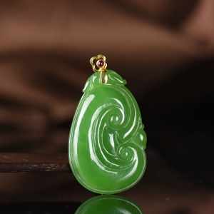 18K山料和田碧玉如意吊坠
