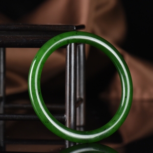 60.5mm山料和田碧玉叮当镯