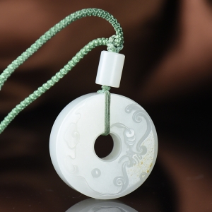 籽料和田白玉福在眼前平安扣吊坠