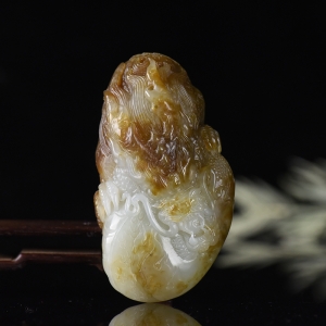 山料和田糖白玉飞龙在天手把件