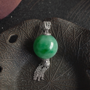 18K糯种飘翠翡翠圆珠吊坠
