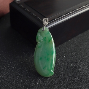 18K糯种飘翠翡翠福瓜吊坠