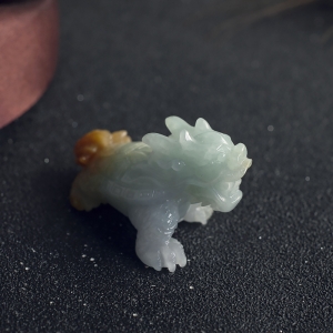 糯种飘黄翡翡翠龙龟吊坠