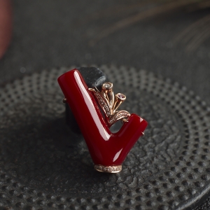 18K阿卡牛血红珊瑚树枝吊坠