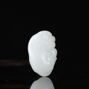 籽料和田白玉貔貅吊坠