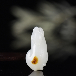 籽料和田白玉猴子吊坠