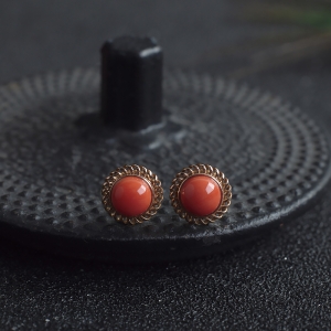 18KMOMO珊瑚圆形耳钉