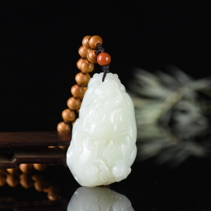 籽料和田白玉封侯拜相手把件