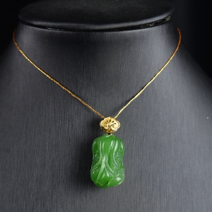18K山料和田碧玉白菜吊坠