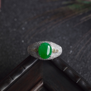 18K糯种翠绿翡翠戒指