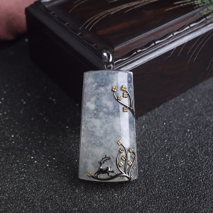 18K冰种翡翠梅花鹿吊坠