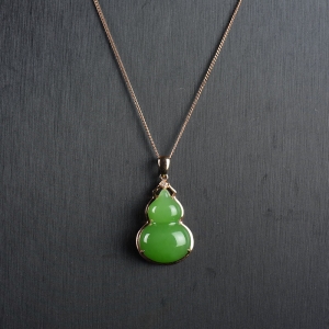 18K山料和田碧玉福禄吊坠