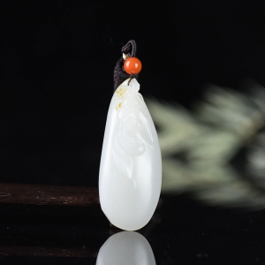 籽料和田白玉莲花吊坠