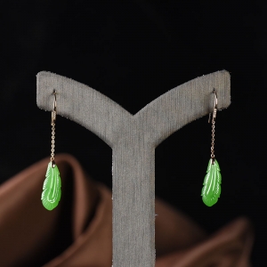 18K山料和田碧玉羽毛耳坠