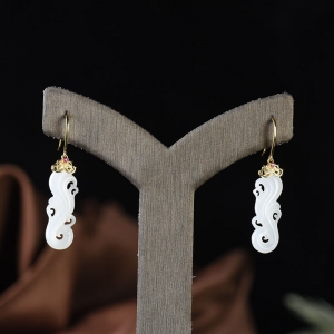 18K籽料和田白玉凤凰耳坠