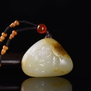 籽料和田玉弥勒佛吊坠