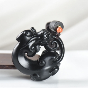 籽料和田墨玉螭龙吊坠