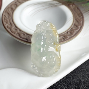 糯冰种飘黄翡翡翠如意吊坠