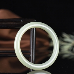 57mm山料和田晴水色手镯