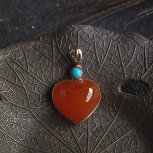 18K冰红南红心形吊坠