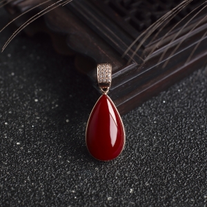 18K阿卡牛血红珊瑚水滴吊坠