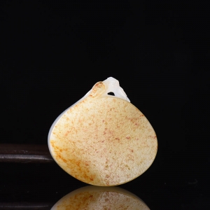 籽料和田白玉梅花无事牌吊坠