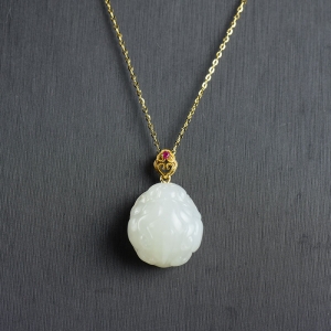 18K籽料和田白玉守护吊坠
