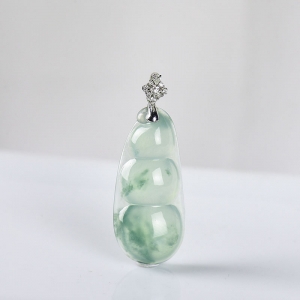 18K冰种飘花翡翠福豆吊坠