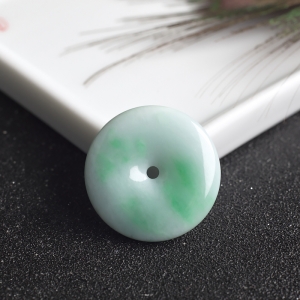 糯种飘翠翡翠平安扣吊坠