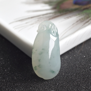 糯冰种飘花翡翠福瓜吊坠