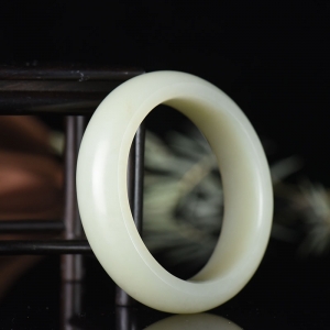 58mm籽料和田白玉手镯