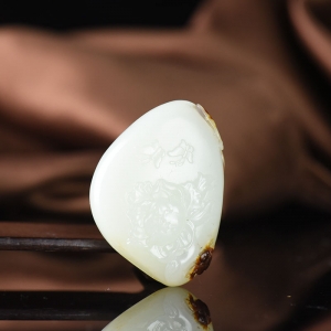 籽料和田白玉花开富贵吊坠