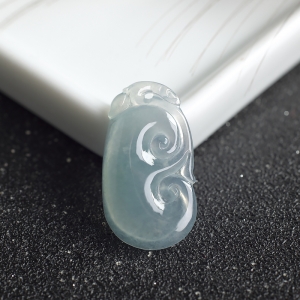 冰种翡翠如意吊坠