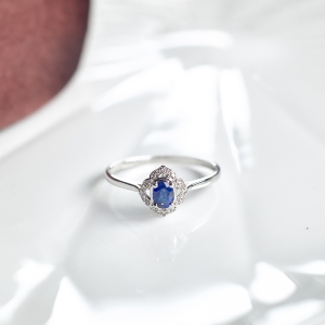 18K深蓝色蓝宝石戒指