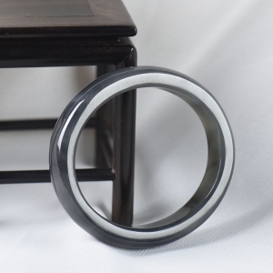 58mm山料和田烟青玉贵妃镯