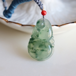冰种飘花翡翠葫芦吊坠