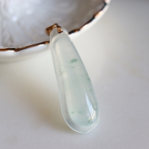 18k冰种飘花翡翠福瓜吊坠