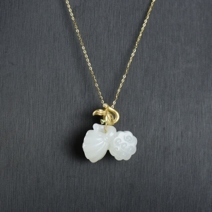 18K籽料和田白玉并蒂莲吊坠