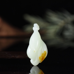 籽料和田白玉玉兰花吊坠