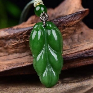 山料和田碧玉金枝玉叶吊坠