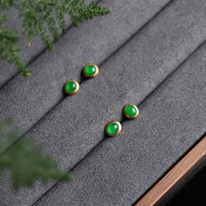 18k冰种翠绿翡翠耳钉（单件）