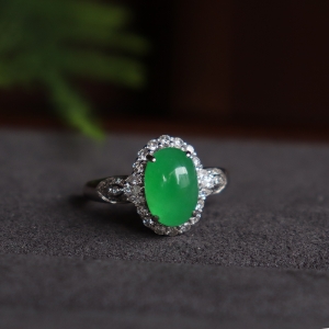 18k冰种翠绿翡翠戒指