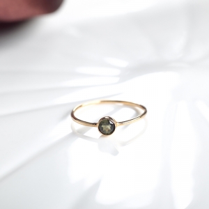 18K绿色碧玺圆形戒指