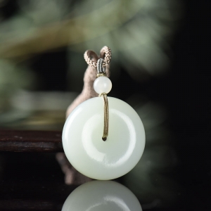 籽料和田白玉平安扣吊坠