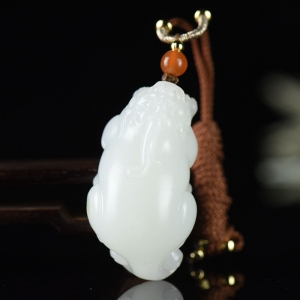 山流水料和田白玉貔貅吊坠