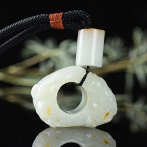 山流水料和田白玉飞龙在天玉琮吊坠